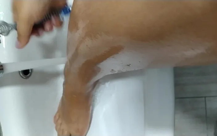 NikitaFeetX: Hot Mom Nikita Shaves Her Sexy Feet and Complains About...