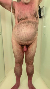 Antrenorul Karl Își Începe Dușul Sexy 7221