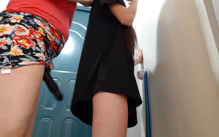 Lesbian-candys: 我的熟女朋友把我狠狠地钉在墙上，狠狠地操我