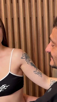 Moje kamarádka, která nedávno prodělala operaci, mě žádá o sex se svým manželem.