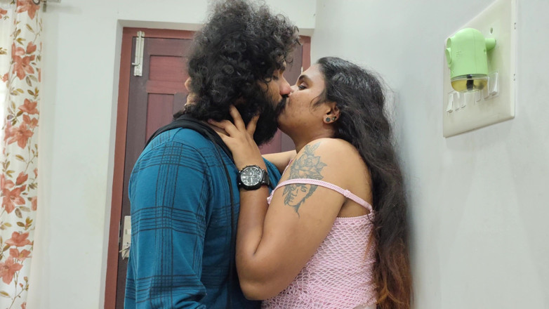 Vaigavarun45: lanbi jibh chaatna aur tivr bistar thookna