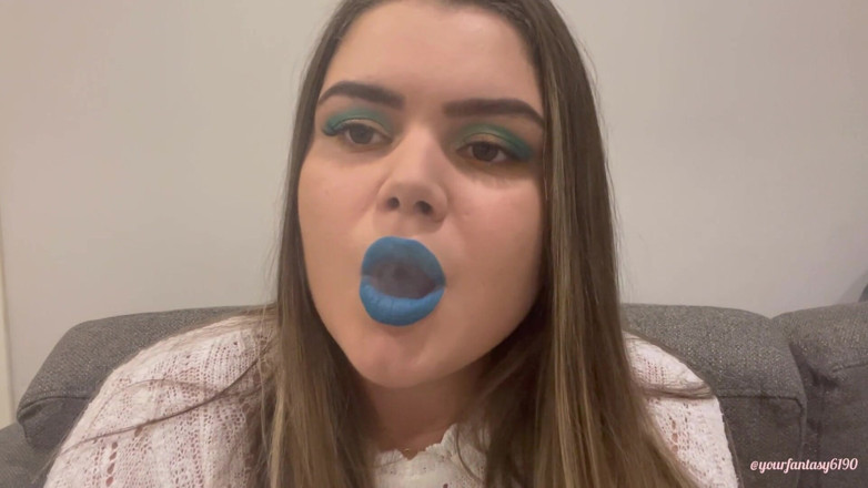Your fantasy studio: Jugar con humo con lápiz labial azul claro