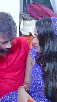 Desi indická Tharki Devar šuká svého bhabhi před svou přítelkyní (celý film v hindštině)