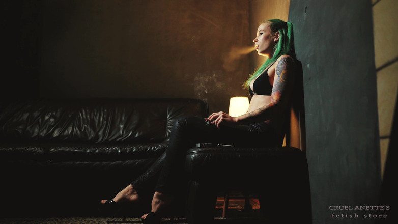 Cruel Anettes fetish world: Da sola dopo una lunga giornata
