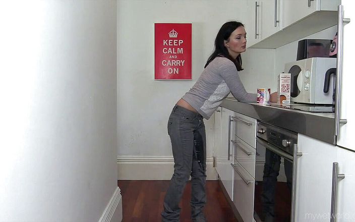 Faye Taylor: Šedé džíny v kuchyni