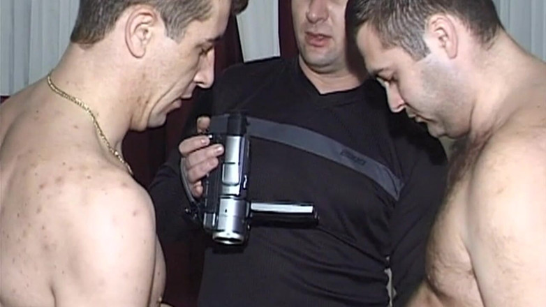 NAUGHTYPOLSKA: Nena rubia estirada en salvaje orgía de gangbang