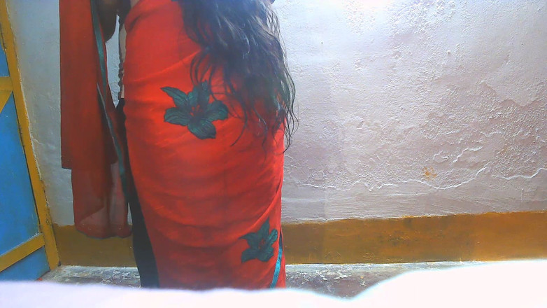 Busty Banuu: Adik ipar dengan kain sari merah toket besar dientot sama...