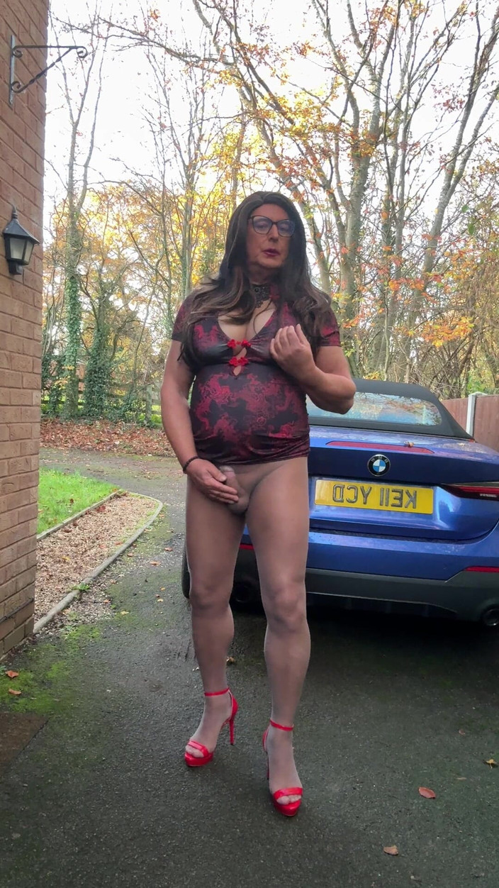 Kelly CD 2022: Crossdresser seksi Kellycd2022 dalam pakaian gaya oriental dan pantyhose lancar...