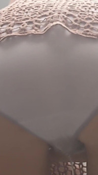 バスルームの床におしっこをする