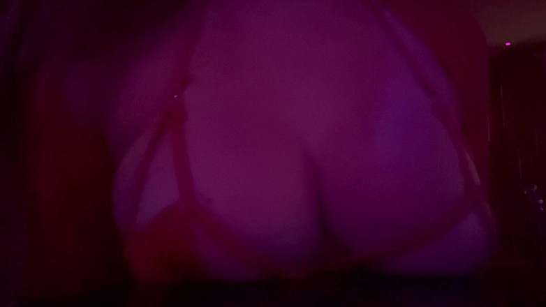 Artemisia Love: La miLF italiana tettona artemisia ama mostrare le sue succose...