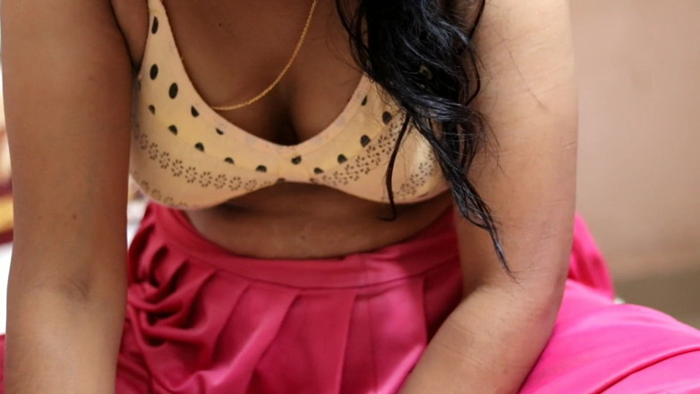 Skydreem1104: Indian Malayali Shows off Her Body in Front of Her...