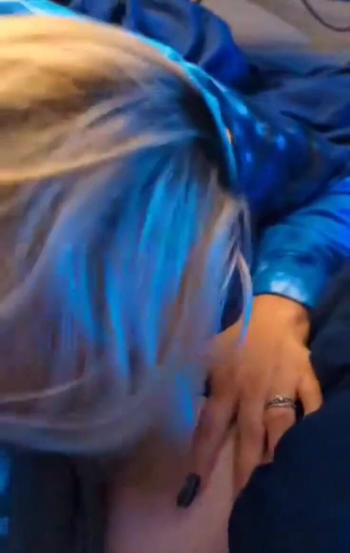 Funhousewife69: Quente, sexy, punheta se transforma em uma lambida, chupando, boquete...