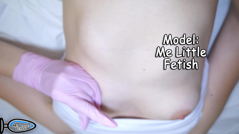 Me_little_fetish: น้องสาวผิวบาง มีฟิชชี่แปลกๆ ช่วยมือรูหีเปียกเงี่ยนในถุงมือยาง