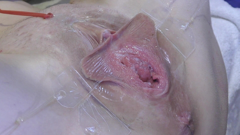 deep keely: 3 Yalayan Vagina, Çok Yakın Olmayan Yerlerde