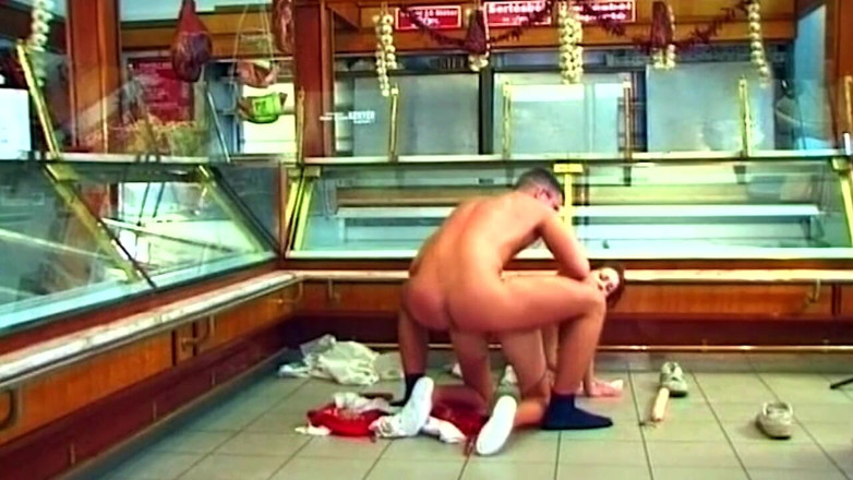 NAUGHTYPOLSKA: Curvă de piață umplutură cârnați adânc în pizdă pulsând