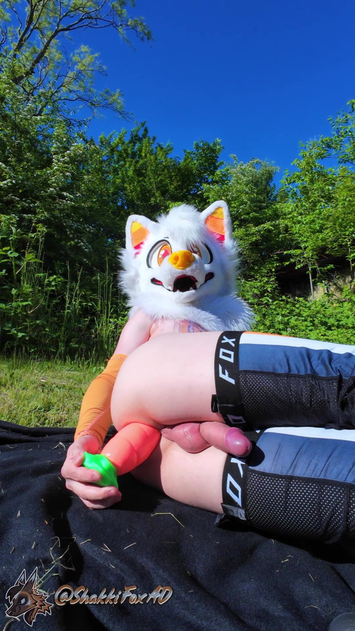 ShakkiFoxAD: Twink Uses Carrot in His Ass