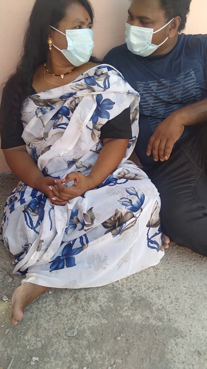 Benita sweety: Tamil india en sari al aire libre con hermanastro