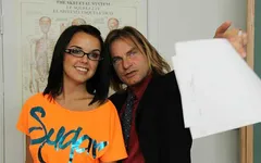 Dillion Harper, étudiante timide, sort de sa coquille et prend une éjac sur ses lunettes