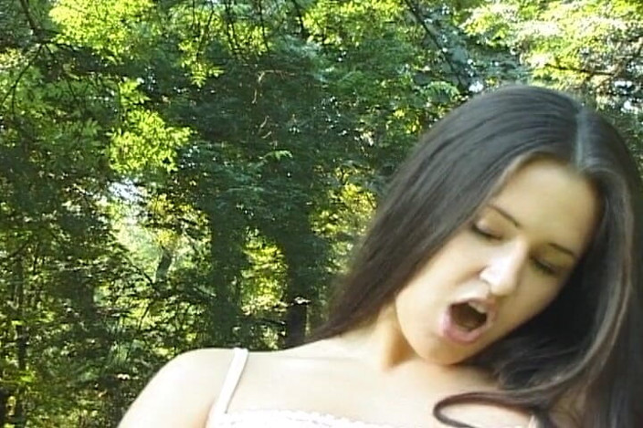 Porno kino: This Is Cute Babe From Germany Who Likes to Play...