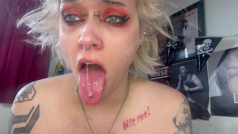 Glitterqueen1999: Sorellastra si scopa il rossetto fuori dal pompino sputo Fetish...