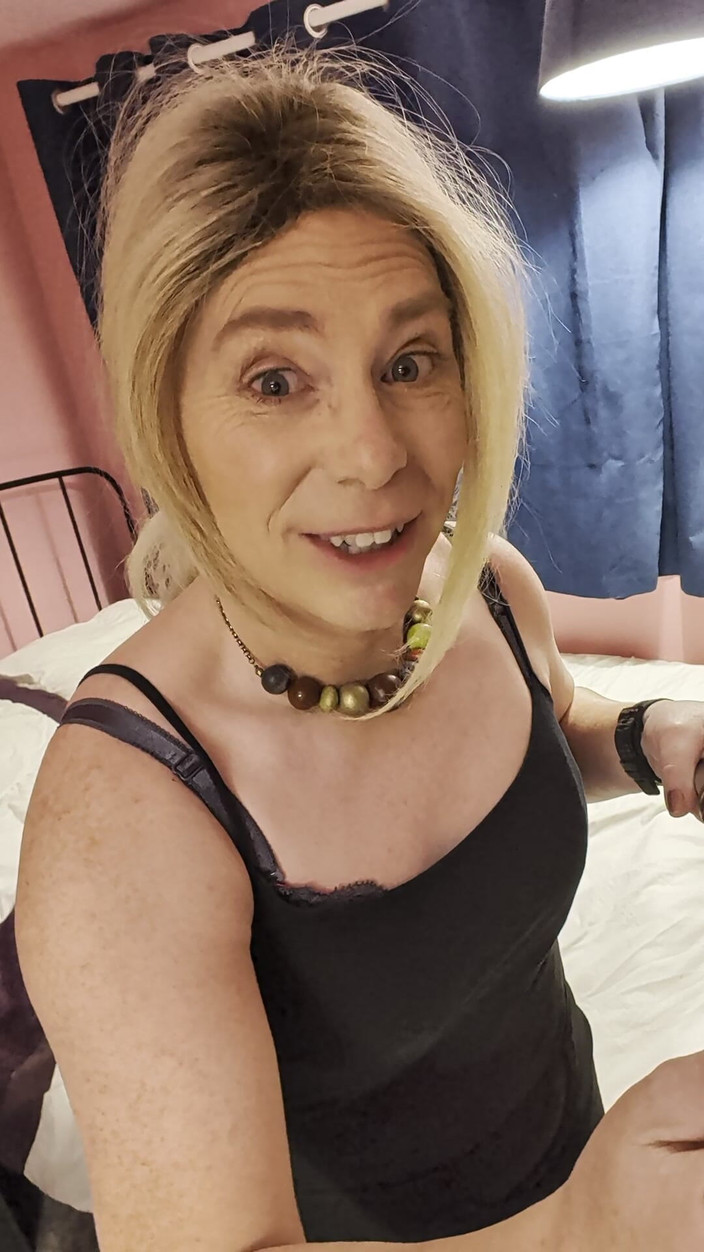 NikkiGee: Enorm sperma spruta!