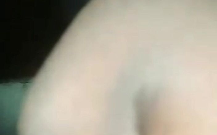 Dick sucker: Il succhiacazzi colpisce ancora con un enorme schizzo