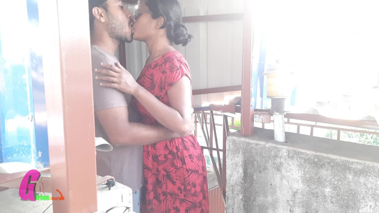 Horny_Bong: Bengalski dziewczyna zerżnięta przez właściciela domu - indian Desi Porn