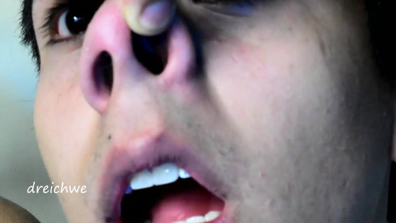 Dreichwe: Dildo w nosie