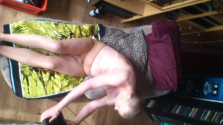 Carmen_Nylonjunge: Nylonjunge in Pantyhose Is Horny on Facial Cumshot