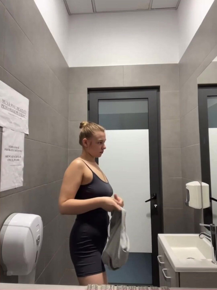 JuiceLussie: Première double pénétration en public