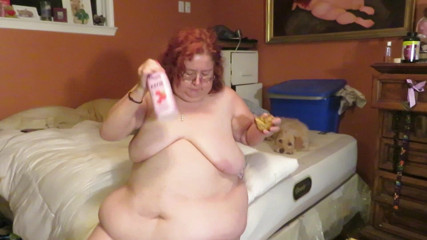 BBW nurse Vicki adventures with friends: Messy cake and kefir eat and slurp video