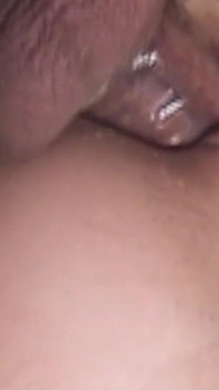 Heißes mädchen bekommt ihren ersten analfick zu dritt von sexy transe