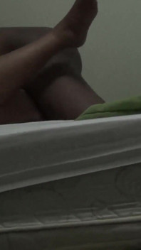 Orgasme Bareng Istriku Yang Semok Sambil Kakinya Lebar-lebar