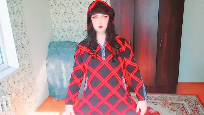 Kitty_Cross: Si cantik transeksual berus rambut di cermin bulat