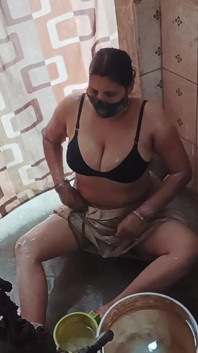 Nude Bath Show Desi Bhabhi
