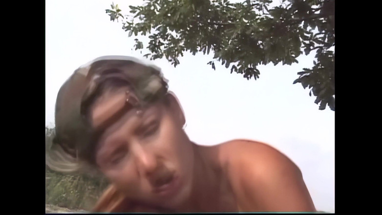 FM Video Europe: 布拉格的女同性恋士兵......