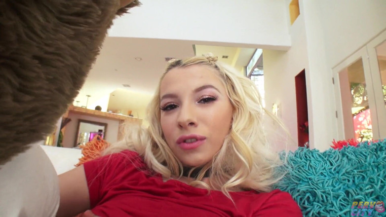 Perv City: Teen Kenzie Reeves solo masturbation