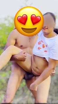 desi ganv ki larki jangal men parosi ke saath seks kar rahi hai, poora hindi odiyo