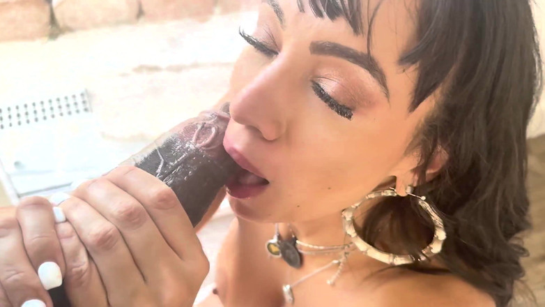 Sasha Pearl: Саша Перл принимает 12-дюймовый большой черный член