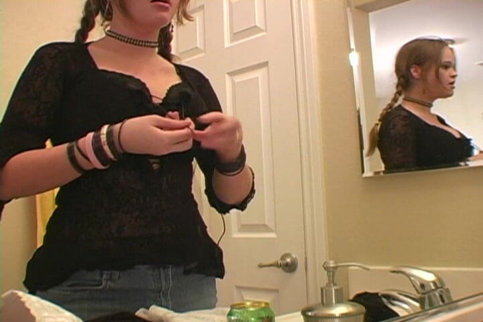 Solo Dream Babes: Solo Dream Babes: Kissy zkouší novou podprsenku