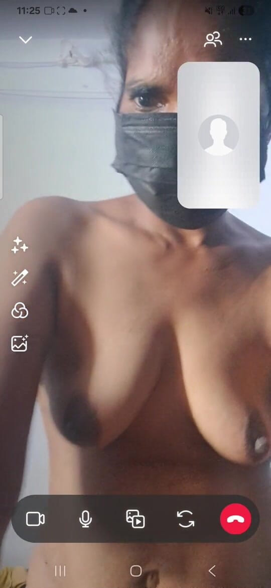Jayaselvi: Layanan panggilan video seksi tante seksi desa tamil di telegram