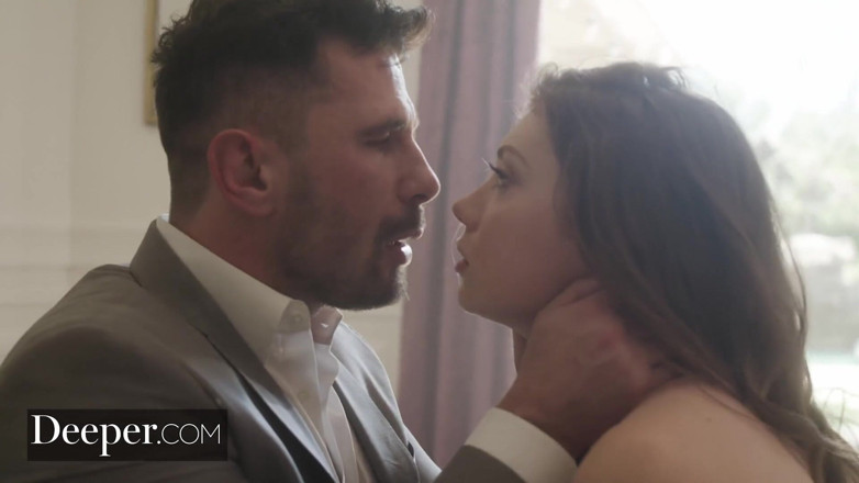 Deeper: Deeper - Mischevious elena koshka chanchalta se apne doston ke sautele...