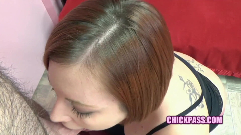 ChickPass Amateurs: Mollige Tiffany neemt het sperma in haar mond