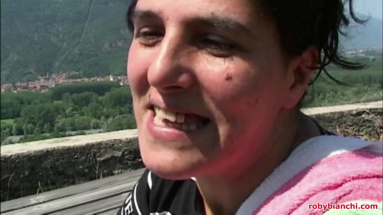 Topax Film Production: Italiana Amadora, Puta Peluda Leva Dois Paus Ao Ar Livre