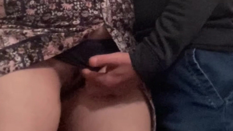 PriyaNaavya: Вау!! Незнайомець чувак потирає мою пизду в поїзді