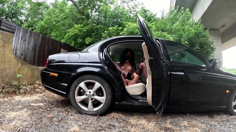 Miss Lilith devil: Tipo Jaguar. 238 hp. V6 3l Motor .. No quiero rendirme con el...