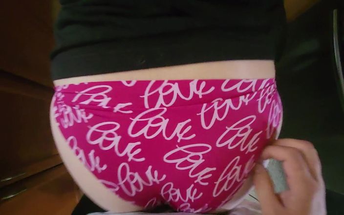 Mama_Foxx94: Cucinare desiderio: la pausa compiti bollente di una MILF