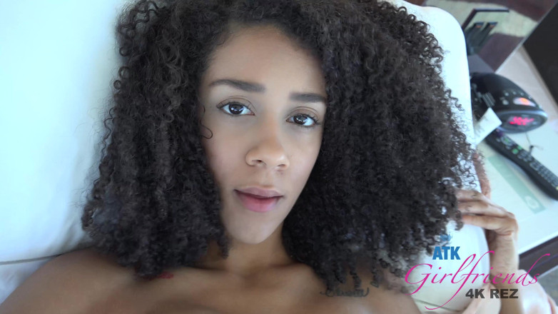 ATK Fans (Girlfriends): Ariana zuigt graag 's ochtends op je pik