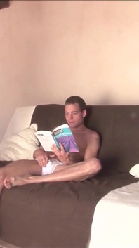 Exclusieve video zonder condoom: geweldige twinks met harde pik, klaarkomen na anale seks