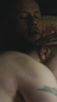 Děvka Cub uctívání táty péro: Pinocchi-ho